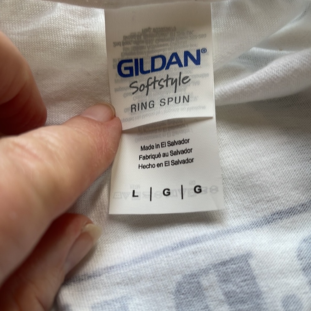 White GILDAN SOFT STYLE TEE SHIRT.  LARGE OR X LARGE - Picture 4 of 5